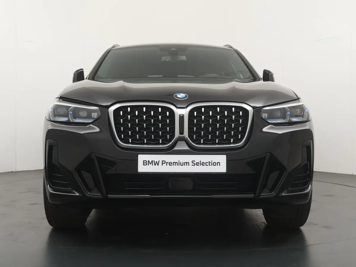 xDrive30i | Driving Assistant Profesional | HIFI luidsprekersysteem | Trekhaak | Schuif/kantel-dak | Laserlicht | Head-up display |