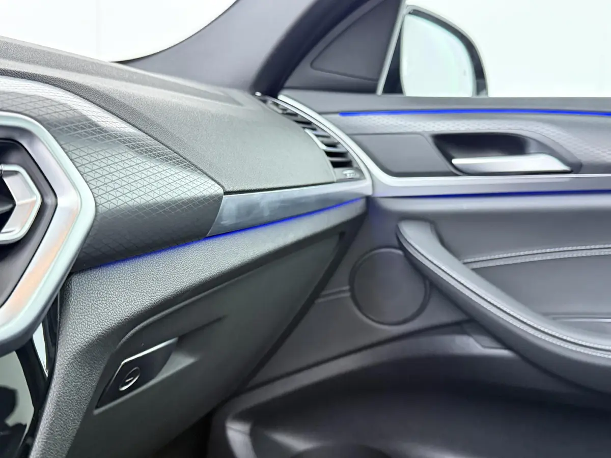 xDrive30i | Driving Assistant Profesional | HIFI luidsprekersysteem | Trekhaak | Schuif/kantel-dak | Laserlicht | Head-up display |