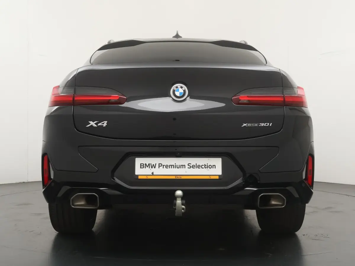 xDrive30i | Driving Assistant Profesional | HIFI luidsprekersysteem | Trekhaak | Schuif/kantel-dak | Laserlicht | Head-up display |
