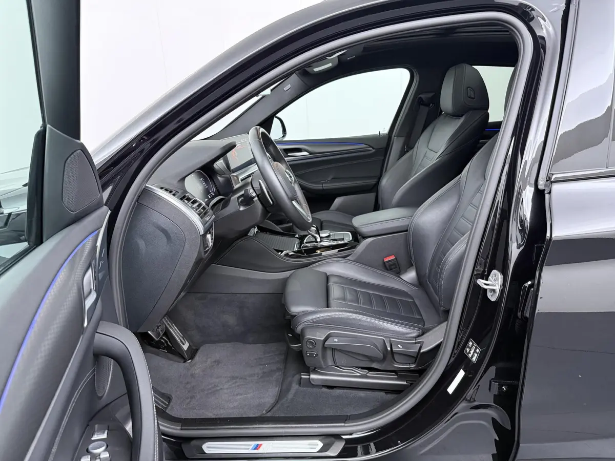 xDrive30i | Driving Assistant Profesional | HIFI luidsprekersysteem | Trekhaak | Schuif/kantel-dak | Laserlicht | Head-up display |