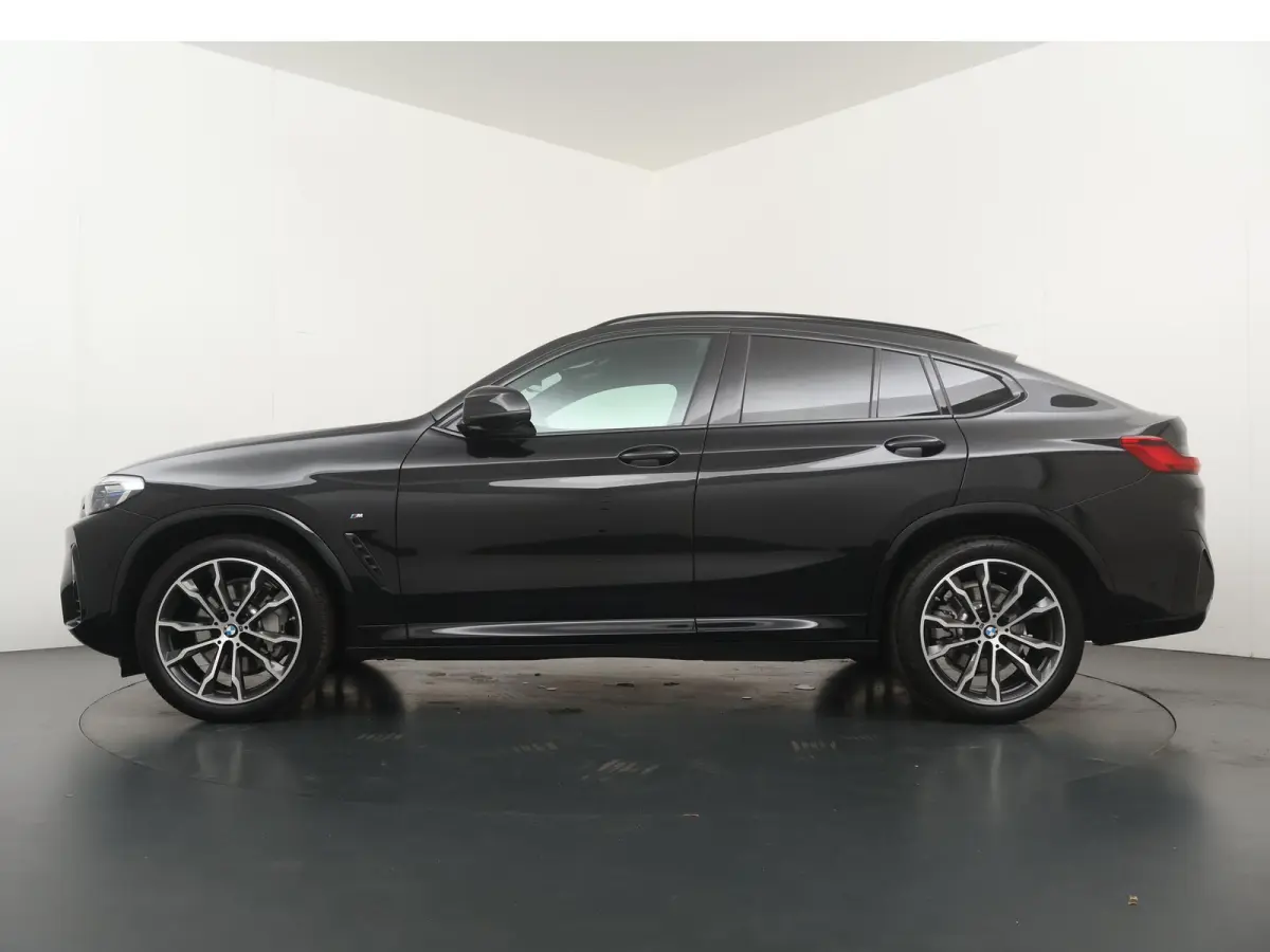 xDrive30i | Driving Assistant Profesional | HIFI luidsprekersysteem | Trekhaak | Schuif/kantel-dak | Laserlicht | Head-up display |