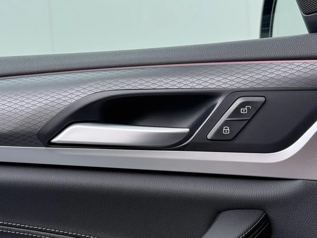 xDrive30i | Driving Assistant Profesional | HIFI luidsprekersysteem | Trekhaak | Schuif/kantel-dak | Laserlicht | Head-up display |