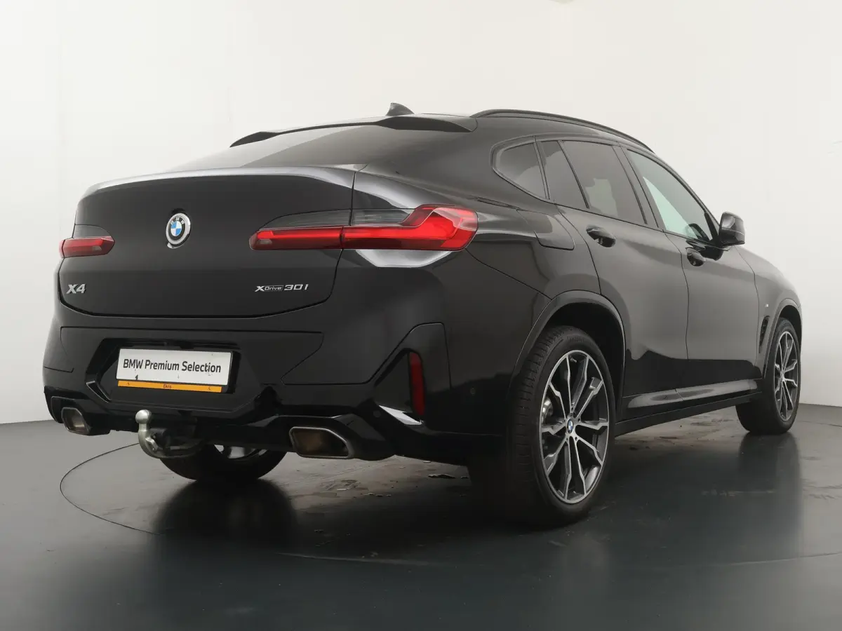 xDrive30i | Driving Assistant Profesional | HIFI luidsprekersysteem | Trekhaak | Schuif/kantel-dak | Laserlicht | Head-up display |