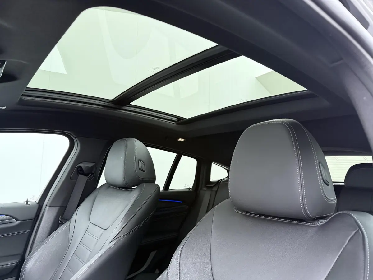 xDrive30i | Driving Assistant Profesional | HIFI luidsprekersysteem | Trekhaak | Schuif/kantel-dak | Laserlicht | Head-up display |