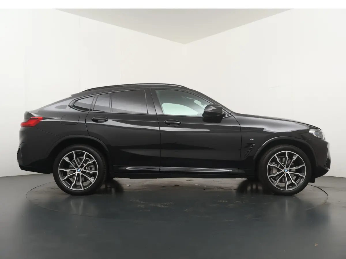 xDrive30i | Driving Assistant Profesional | HIFI luidsprekersysteem | Trekhaak | Schuif/kantel-dak | Laserlicht | Head-up display |