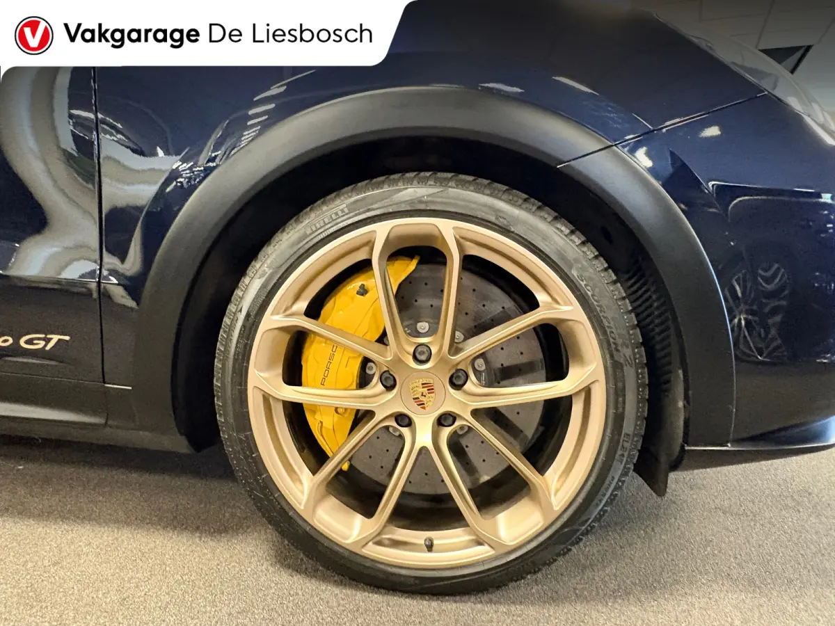 4.0 Turbo GT 641pk / Carbon dak / carbon pakket / 22inch / keramisch / dealer onderhouden