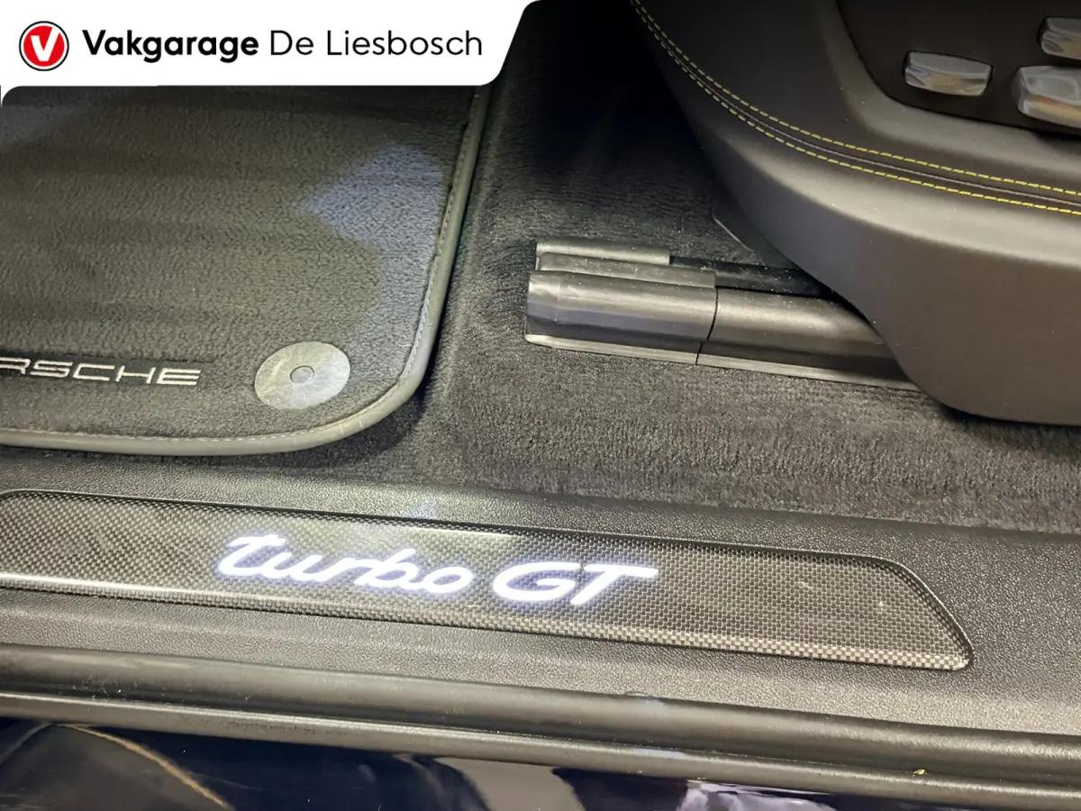 4.0 Turbo GT 641pk / Carbon dak / carbon pakket / 22inch / keramisch / dealer onderhouden