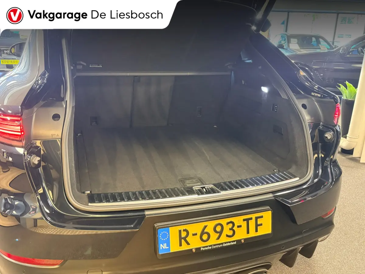 4.0 Turbo GT 641pk / Carbon dak / carbon pakket / 22inch / keramisch / dealer onderhouden