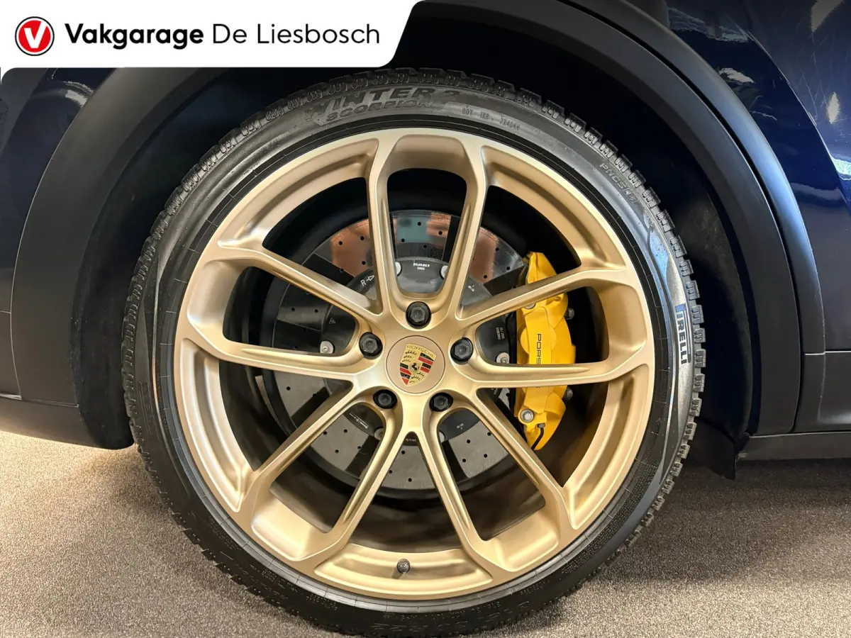 4.0 Turbo GT 641pk / Carbon dak / carbon pakket / 22inch / keramisch / dealer onderhouden