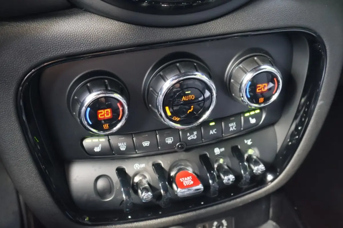 2.0 Cooper S Pepper (192pk) HUD/18inch/Keyless/LED/ACC/Sfeerverlichting