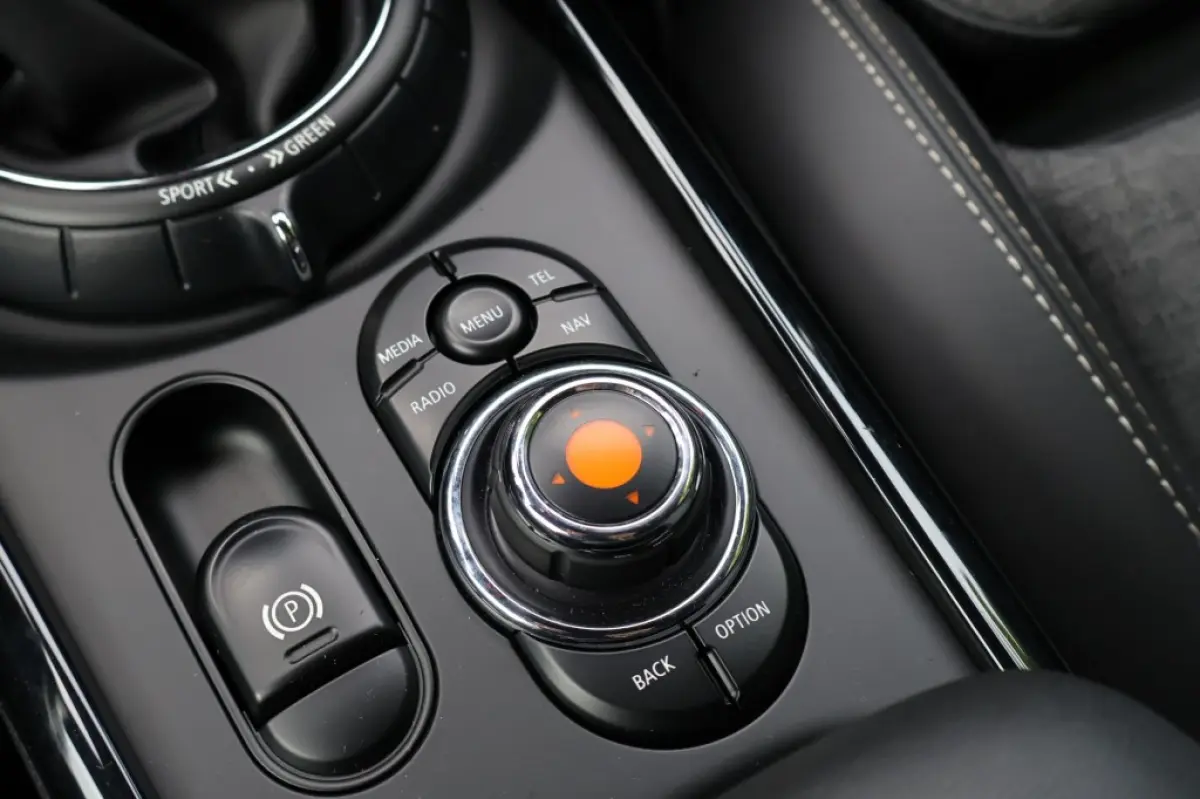 2.0 Cooper S Pepper (192pk) HUD/18inch/Keyless/LED/ACC/Sfeerverlichting