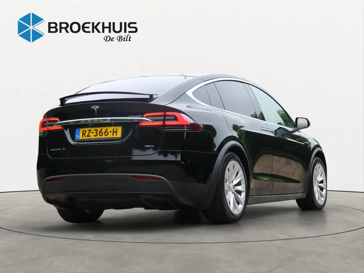 75D Base | NL-AUTO! | 1E EIGENAAR! | ADAPTIVE CRUISE | CAMERA | GROOT NAVI | ELEKTR. STOEL | STOELVERWARMING | HALF LEDER