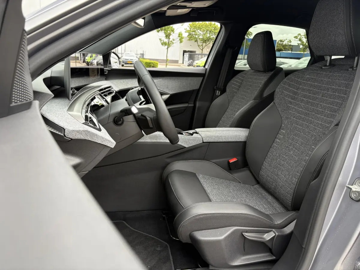 1.6 plug-in Hybrid 195 Allure | Panoramic Navigation Pack | Trekhaak | Camera | Apple Carplay/Android Auto