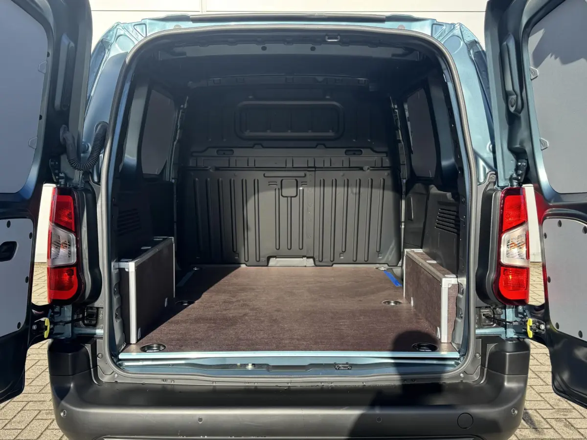 136 L1 Pro Skill 50 kWh | Camera | Houten vloer + zijwanden | Stoelverwarming | Apple Carplay/Android Auto