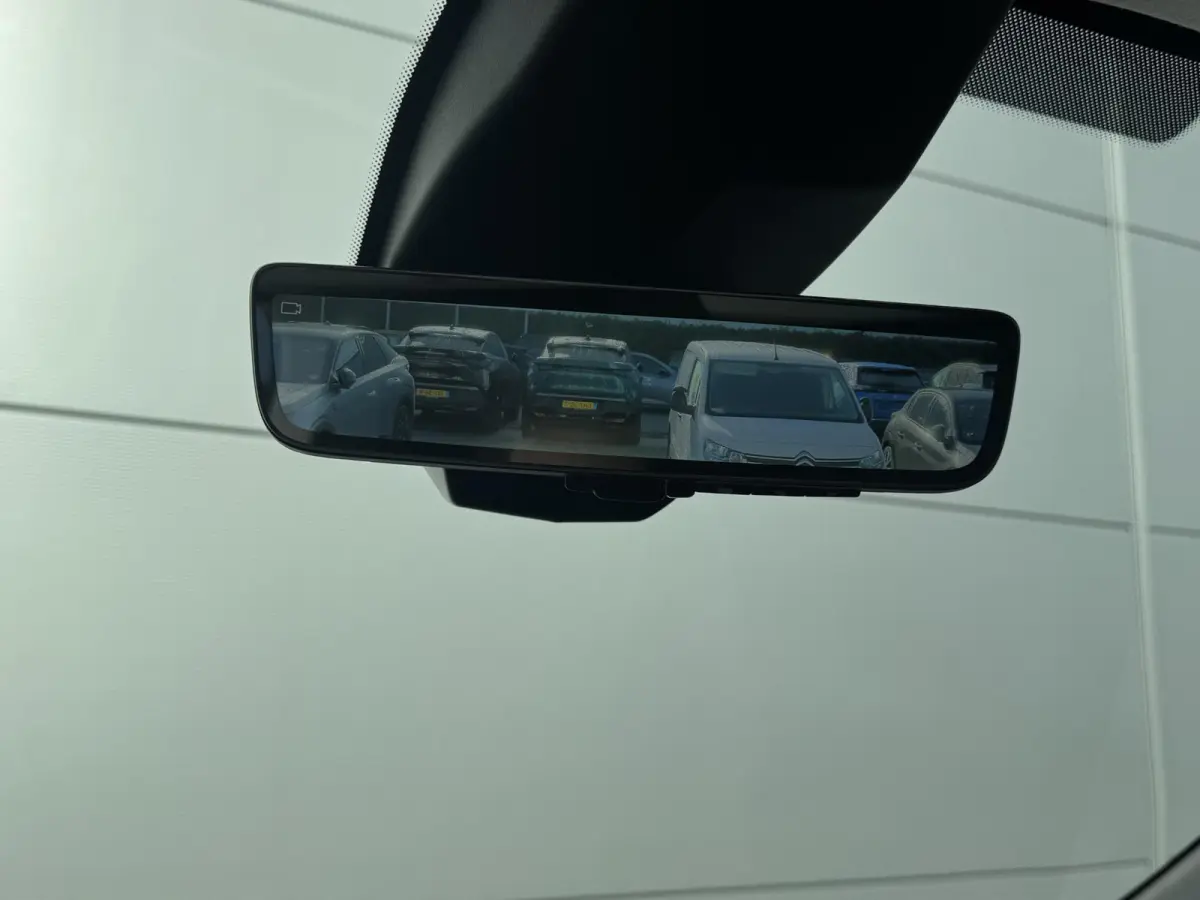 136 L1 Pro Skill 50 kWh | Camera | Houten vloer + zijwanden | Stoelverwarming | Apple Carplay/Android Auto