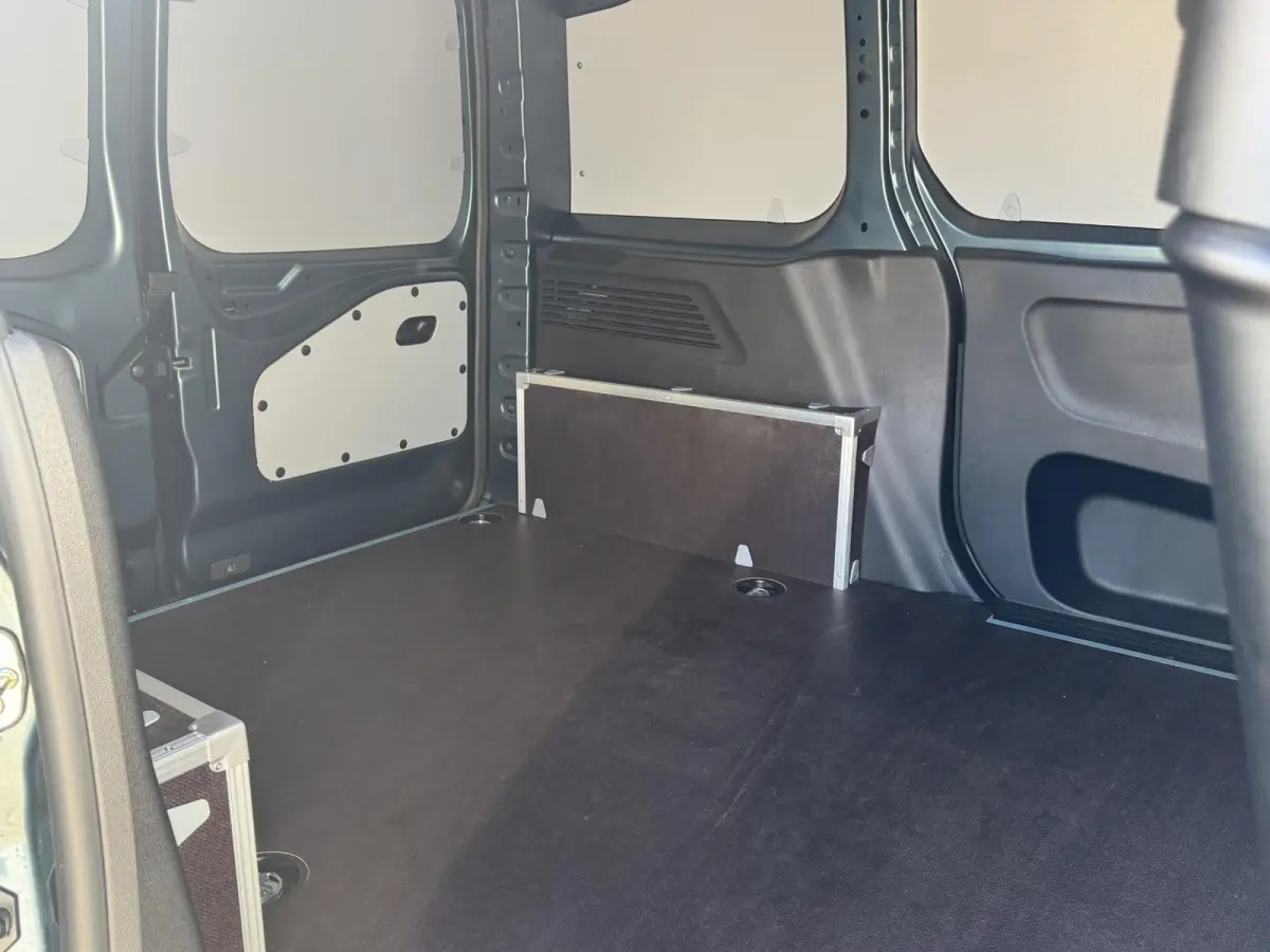 136 L1 Pro Skill 50 kWh | Camera | Houten vloer + zijwanden | Stoelverwarming | Apple Carplay/Android Auto