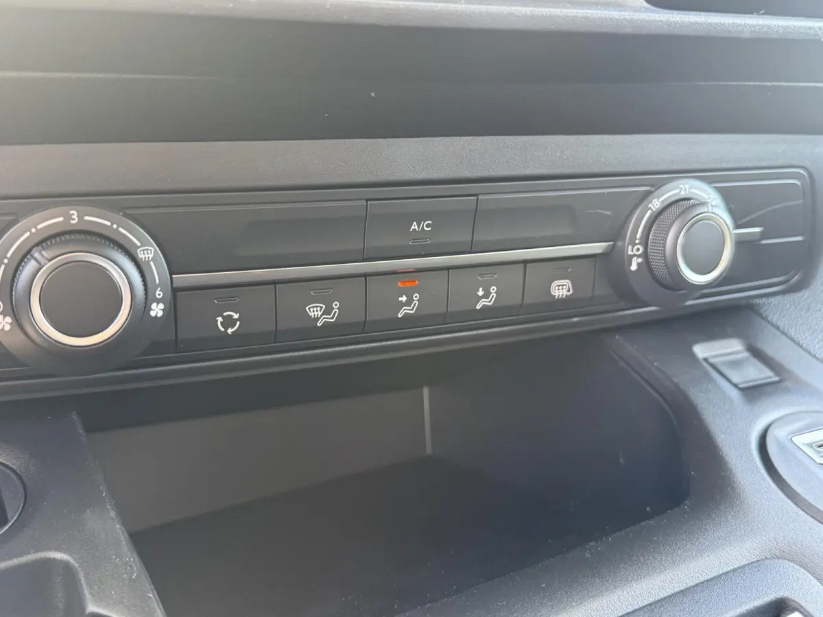 136 L1 Pro Skill 50 kWh | Camera | Houten vloer + zijwanden | Stoelverwarming | Apple Carplay/Android Auto