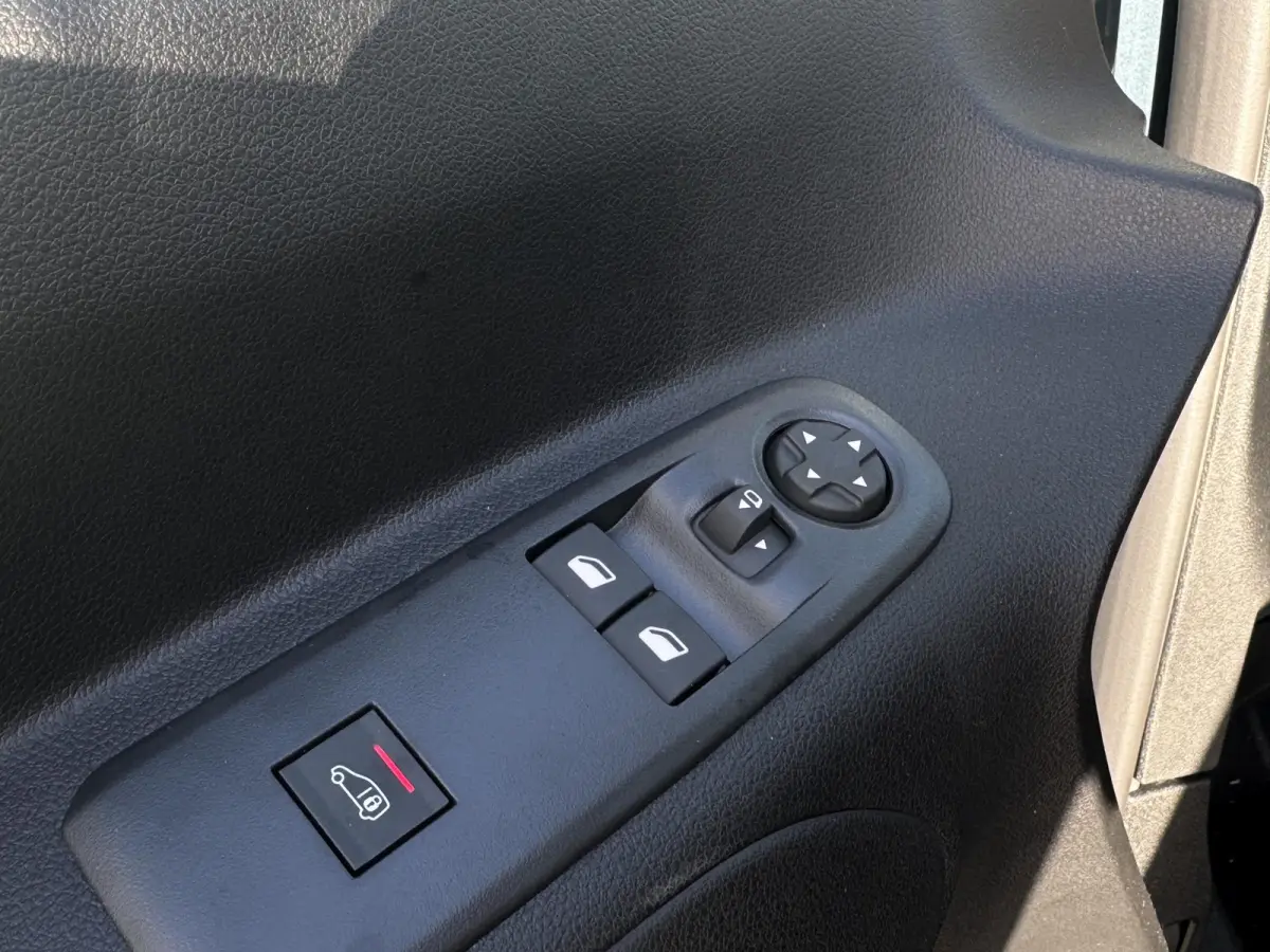 136 L1 Pro Skill 50 kWh | Camera | Houten vloer + zijwanden | Stoelverwarming | Apple Carplay/Android Auto