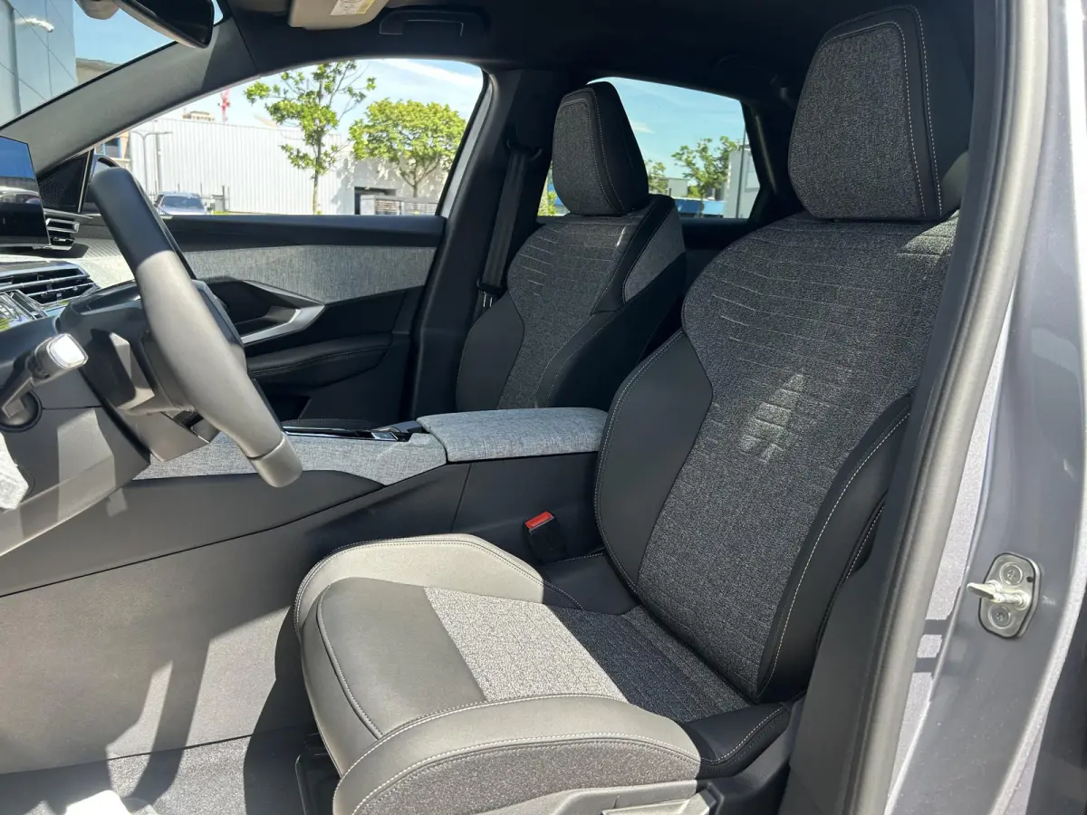 1.6 plug-in Hybrid 195 Allure | Navigatie | 360 camera | Adaptieve Cruise Control | Stuurverwarming