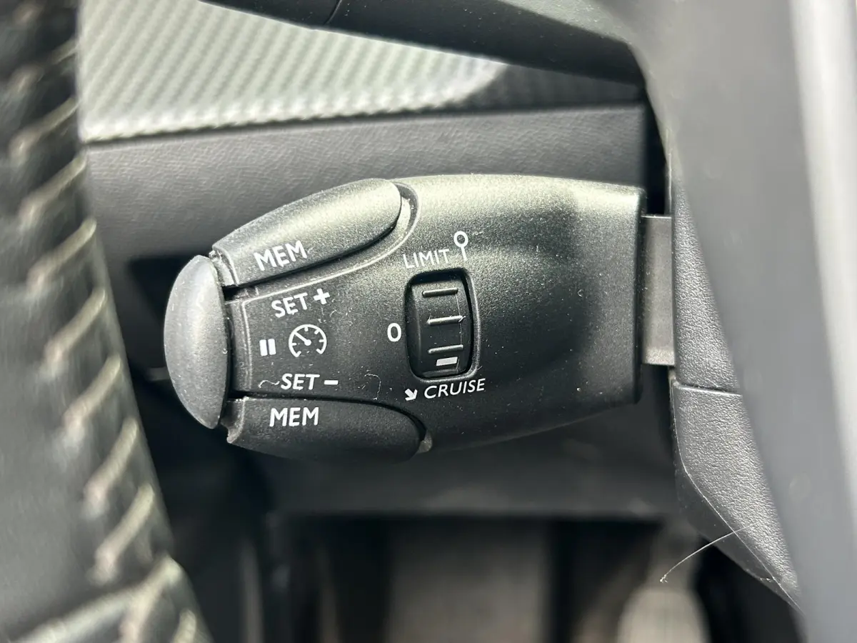 1.2 PureTech Allure | Cruise Control | Camera | Stoelverwarming | Navigatie | Apple Carplay/Android Auto
