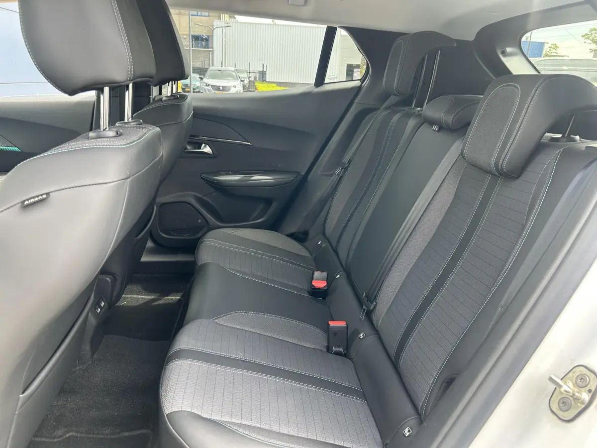 1.2 PureTech Allure | Cruise Control | Camera | Stoelverwarming | Navigatie | Apple Carplay/Android Auto