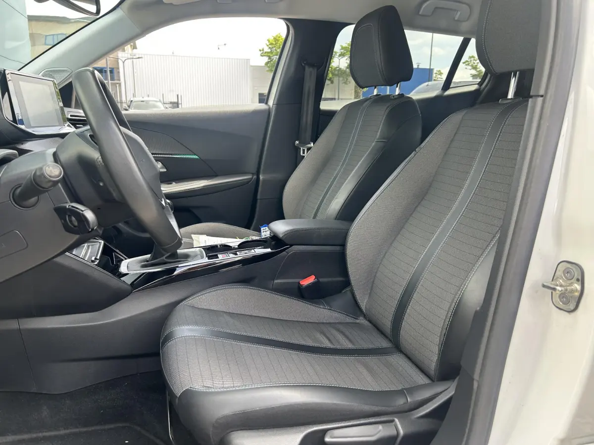 1.2 PureTech Allure | Cruise Control | Camera | Stoelverwarming | Navigatie | Apple Carplay/Android Auto