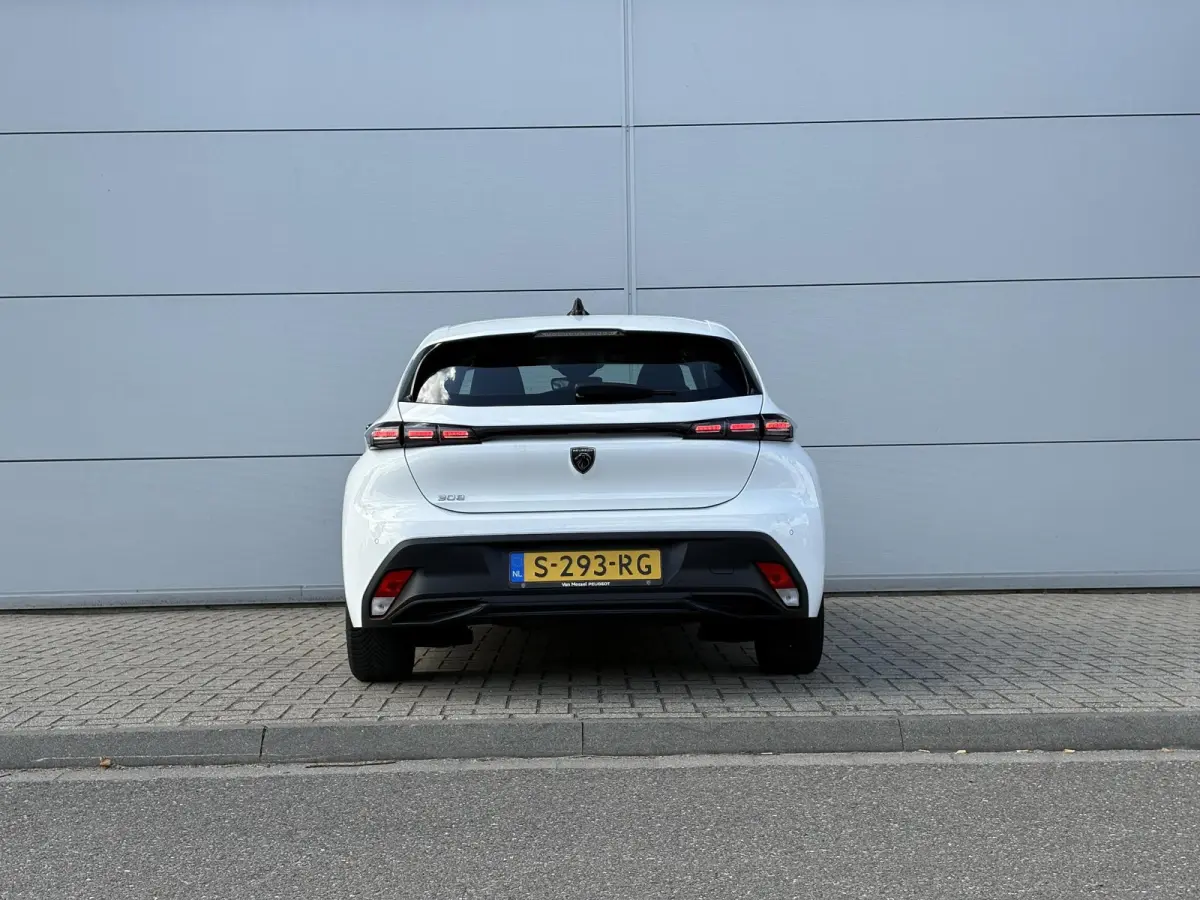 1.2 PureTech Active Pack Business | Navigatie | Parkeerhulp | Cruise Control | Apple Carplay/Android Auto