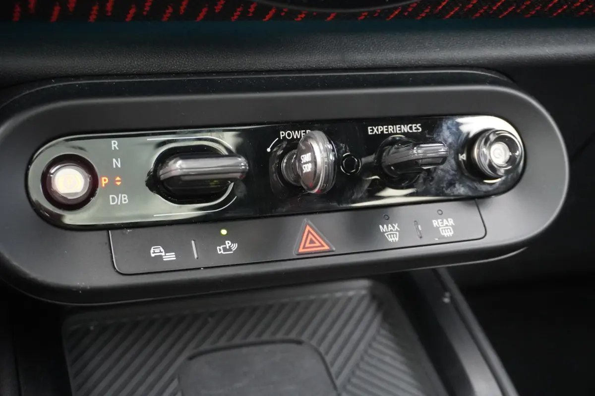 E John Cooper Works M | SoH 100% | Panoramadak elektrisch | John Cooper Works uitvoering | Head-Up Display | Harman/Kardon Surround Sound systeem