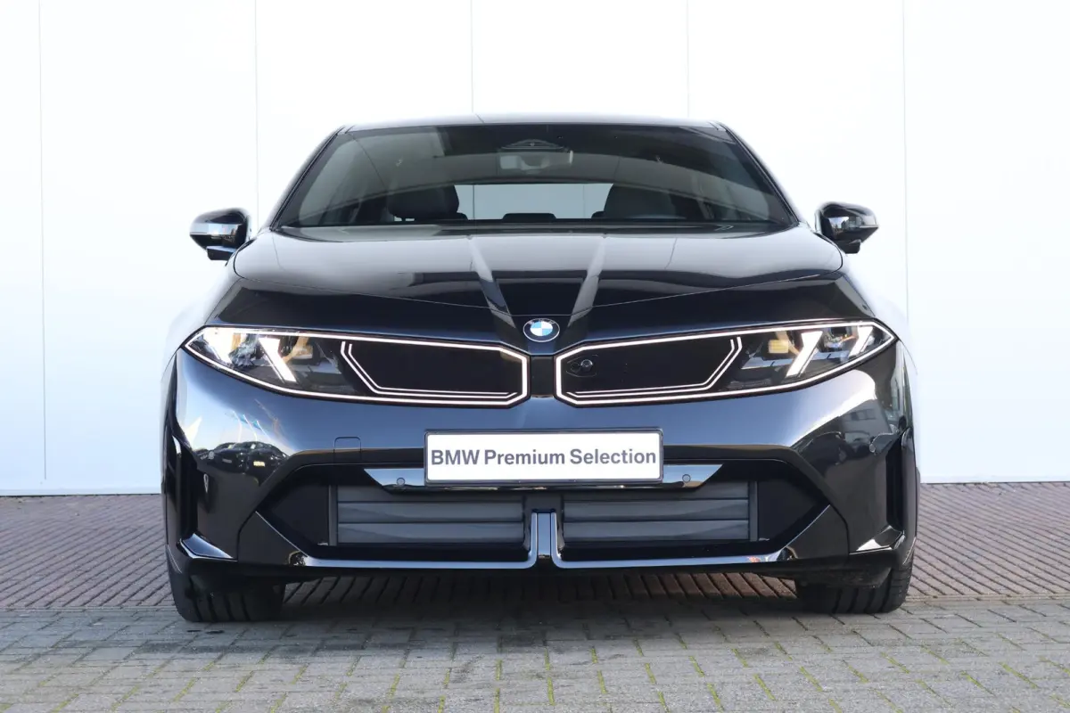 50 xDrive | First Edition | M Sportpakket | Harman Kardon | Panoramadak | Verlichte Iconic Glow Grille | Trekhaak