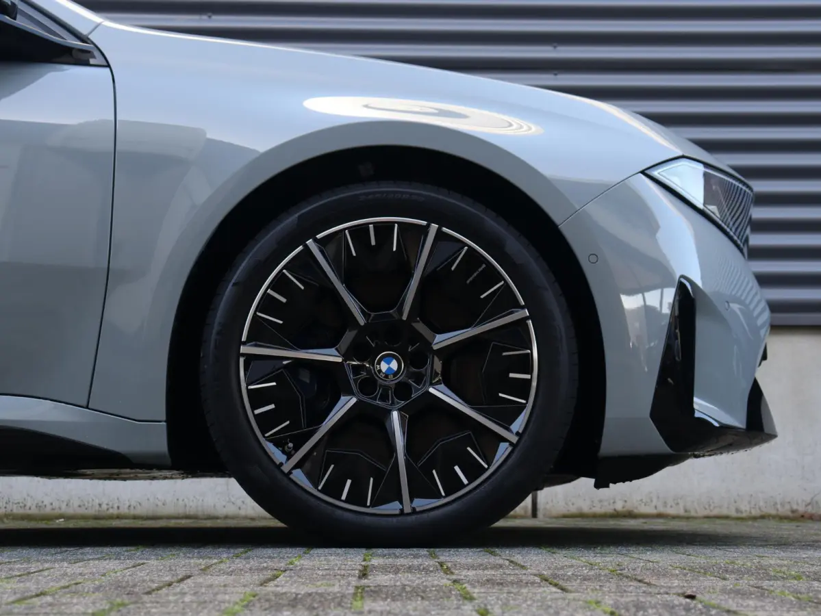 50 xDrive | SoH 100% | First Edition | M Sportpakket | Innovation Pack | Panodak | Head-Up | Trekhaak | Driving Assistant Plus | Highway Assistant | Parking Assistant Plus | 20'' LMV
