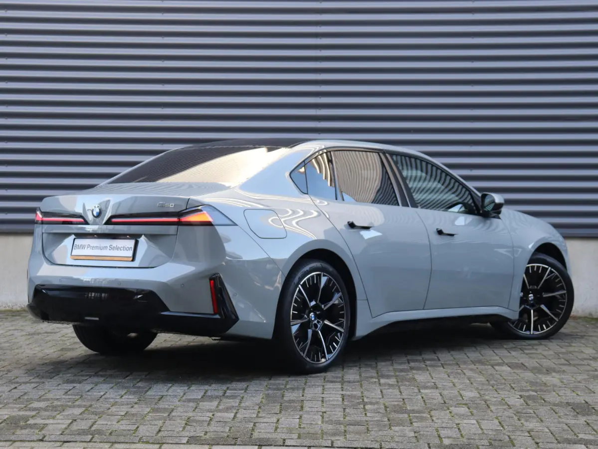 50 xDrive | SoH 100% | First Edition | M Sportpakket | Innovation Pack | Panodak | Head-Up | Trekhaak | Driving Assistant Plus | Highway Assistant | Parking Assistant Plus | 20'' LMV