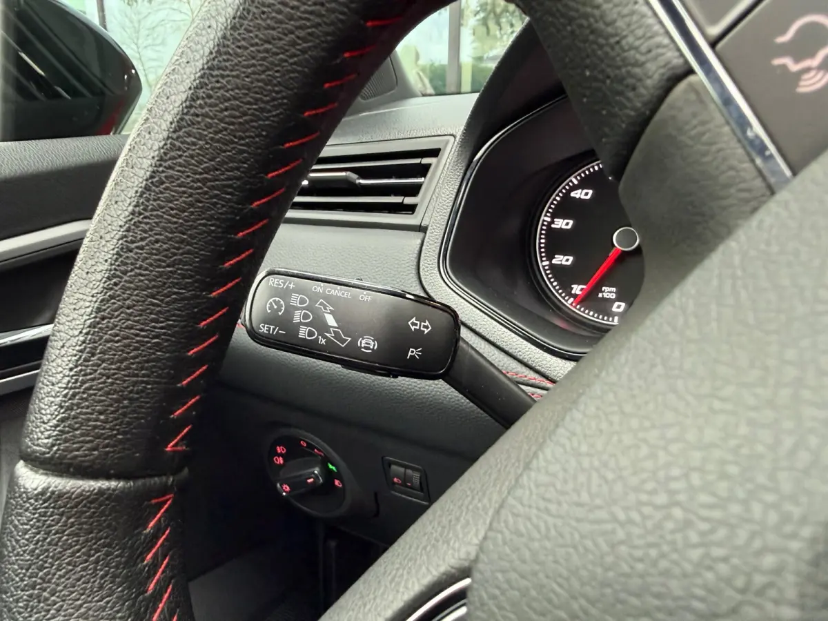 1.0 TSI FR Business Intense - Pano/Schuifdak - Climate - Navi - Org.NL