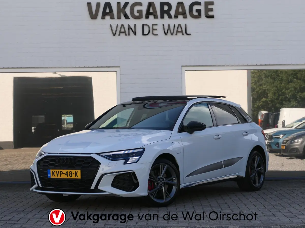 45 TFSI e S-line Competition | Black optic | Panoramadak | Elektrisch verstelbare alcantara-/lederen sportstoelen | Maxtrix LED | Apple-/Android Carplay | Sportstuur | Sfeerverlichting