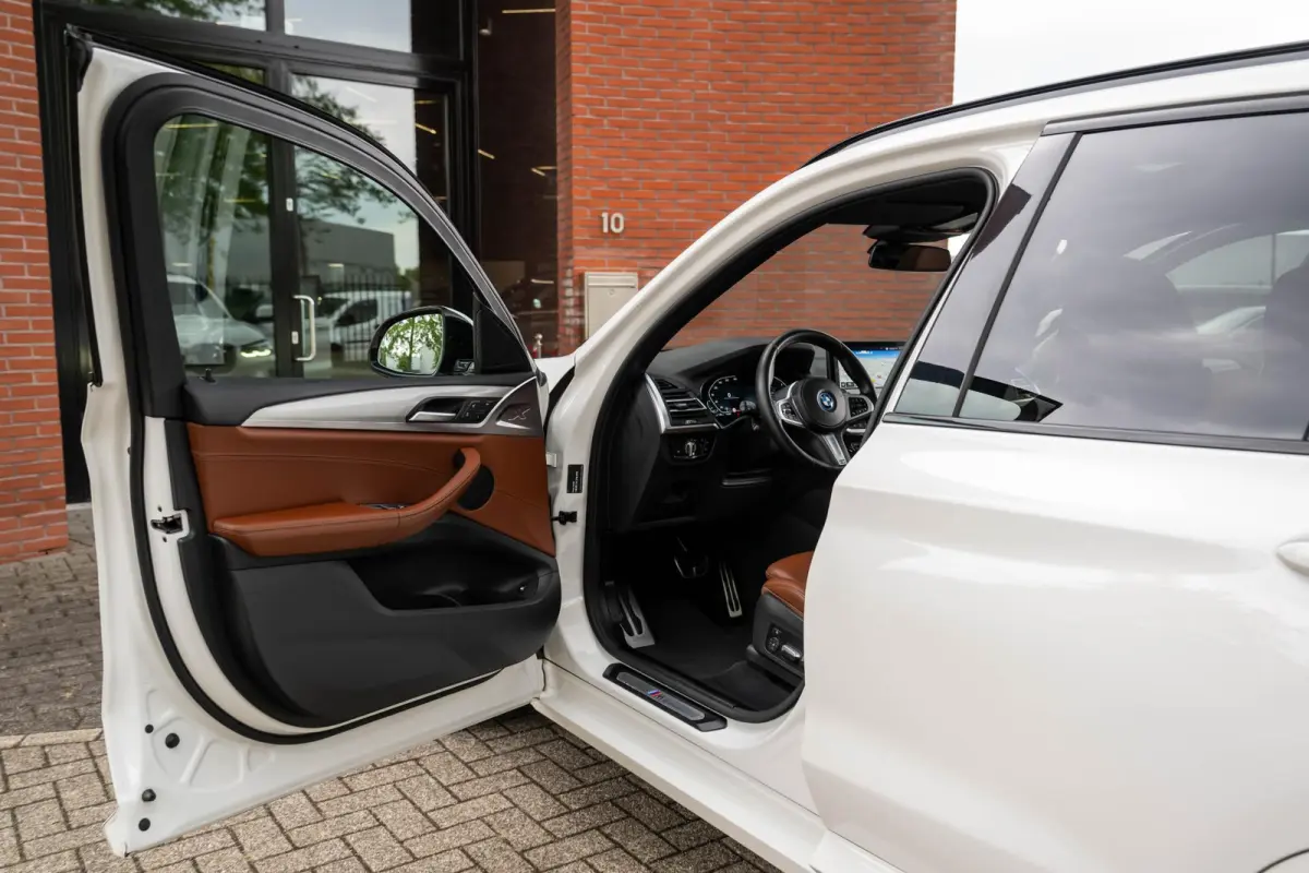 xDrive30e M-Sport Pano HuD Trekhaak Camera 94% SOH