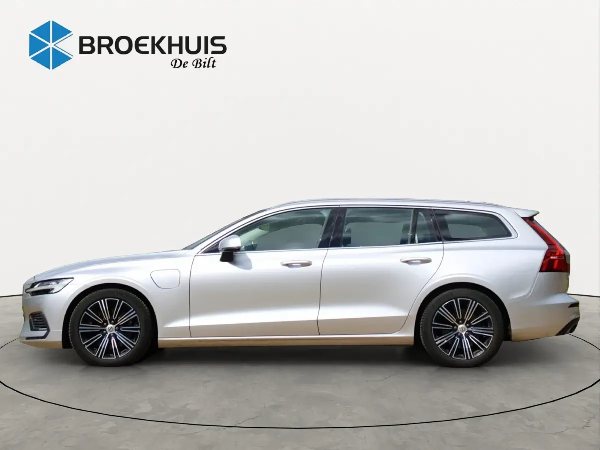 2.0 T8 Twin Engine AWD Momentum Pro | PANODAK | STOEL + STUURVERWARMING | DODE HOEK | ADAPTIVE CRUISE | CAMERA | PARK SENS V+A | ELEKTR. STOEL INCL. MEMORY
