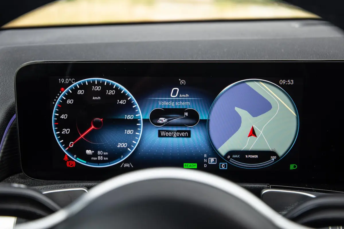 300 4MATIC AMG Line 67 kWh CARPLAY / CAMERA / SFEERVERLICHTING / LEER / STOELVERWARMING