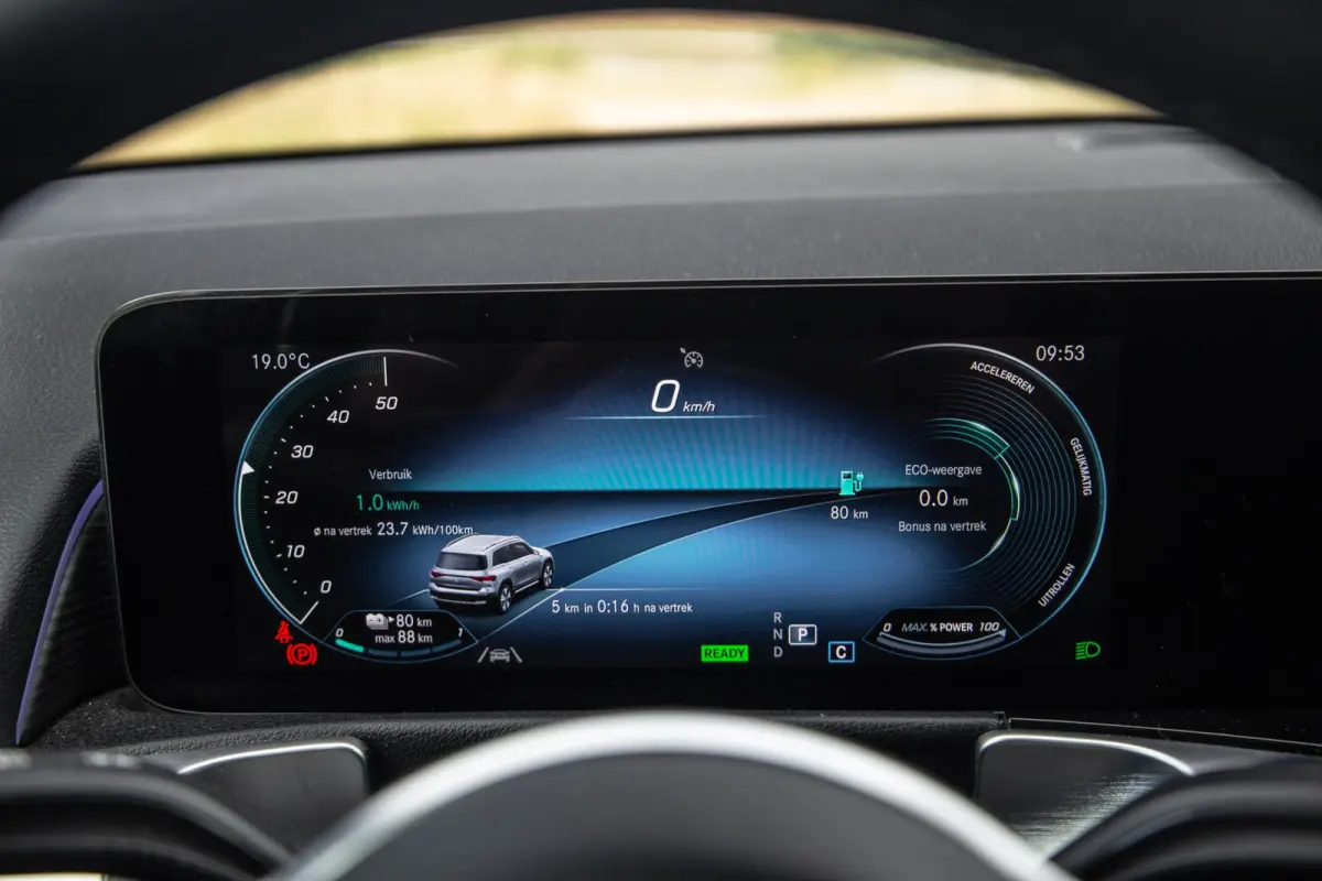 300 4MATIC AMG Line 67 kWh CARPLAY / CAMERA / SFEERVERLICHTING / LEER / STOELVERWARMING