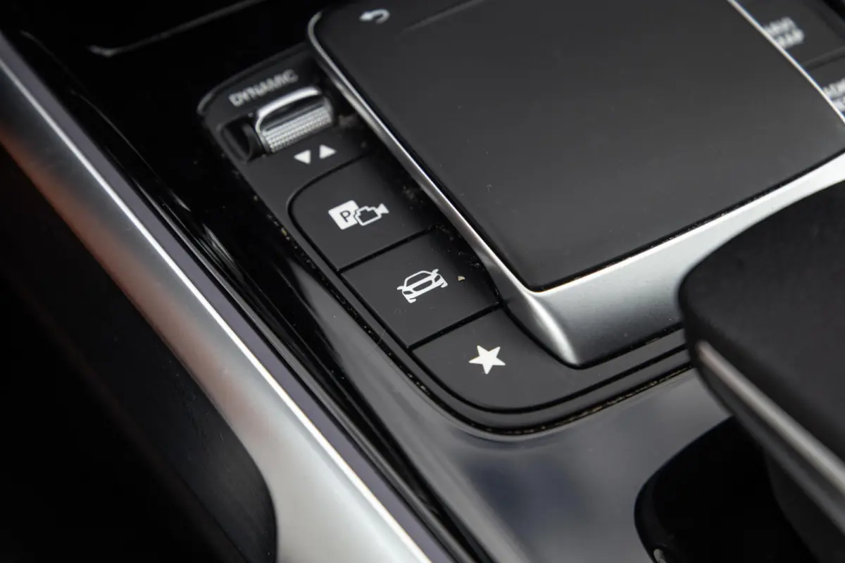 300 4MATIC AMG Line 67 kWh CARPLAY / CAMERA / SFEERVERLICHTING / LEER / STOELVERWARMING