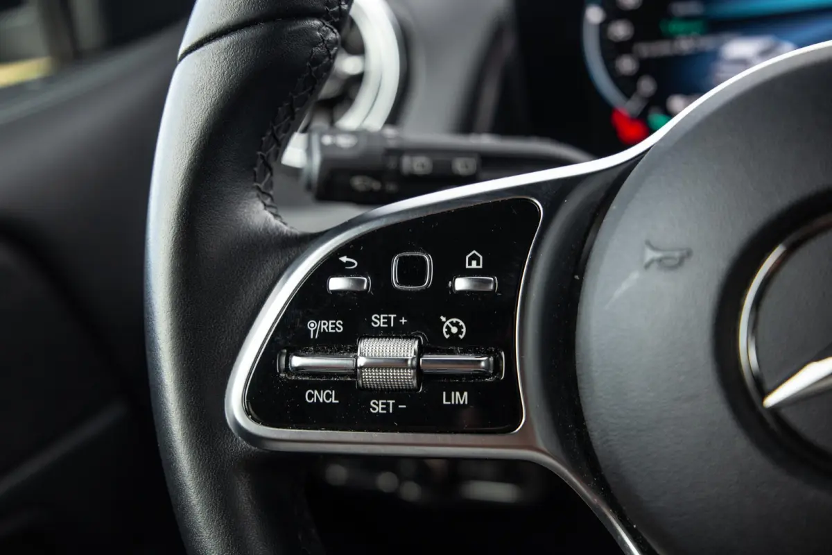 300 4MATIC AMG Line 67 kWh CARPLAY / CAMERA / SFEERVERLICHTING / LEER / STOELVERWARMING