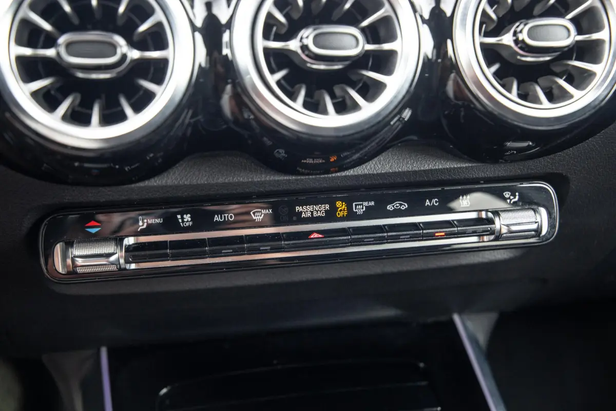 300 4MATIC AMG Line 67 kWh CARPLAY / CAMERA / SFEERVERLICHTING / LEER / STOELVERWARMING