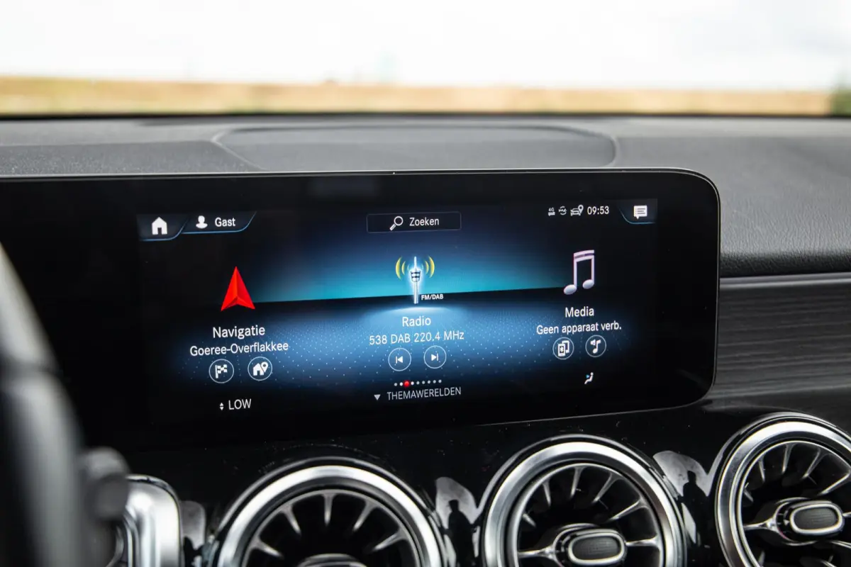 300 4MATIC AMG Line 67 kWh CARPLAY / CAMERA / SFEERVERLICHTING / LEER / STOELVERWARMING
