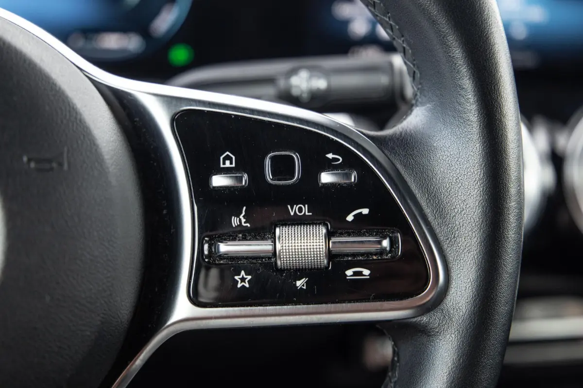 300 4MATIC AMG Line 67 kWh CARPLAY / CAMERA / SFEERVERLICHTING / LEER / STOELVERWARMING