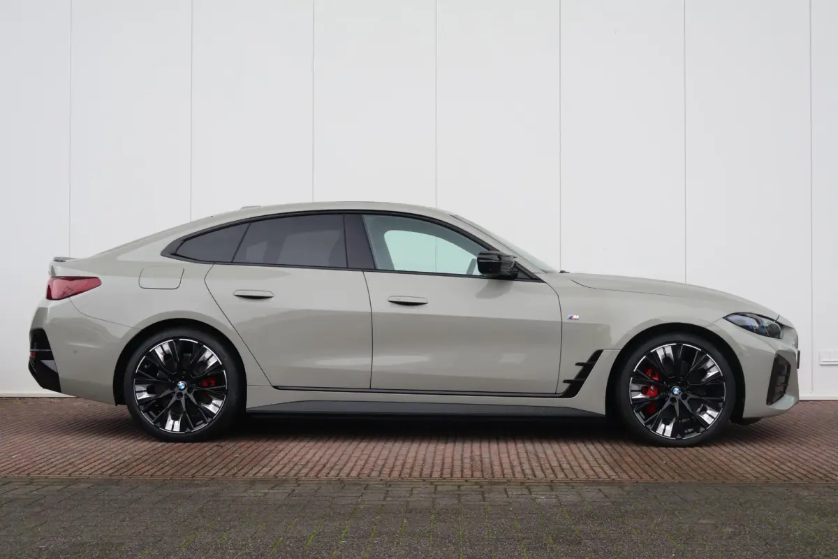 M60 84 kWh | Sport Pakket Pro | Panorama Dak | Harman Kardon | Elektr. Stoelen | Driving Assistant Professional | 20'' LM |