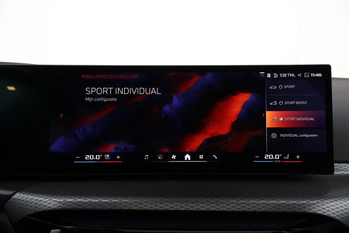 M60 84 kWh | Sport Pakket Pro | Panorama Dak | Harman Kardon | Elektr. Stoelen | Driving Assistant Professional | 20'' LM |
