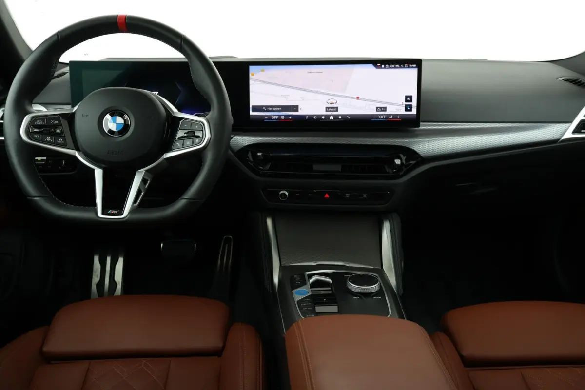 M60 84 kWh | Sport Pakket Pro | Panorama Dak | Harman Kardon | Elektr. Stoelen | Driving Assistant Professional | 20'' LM |