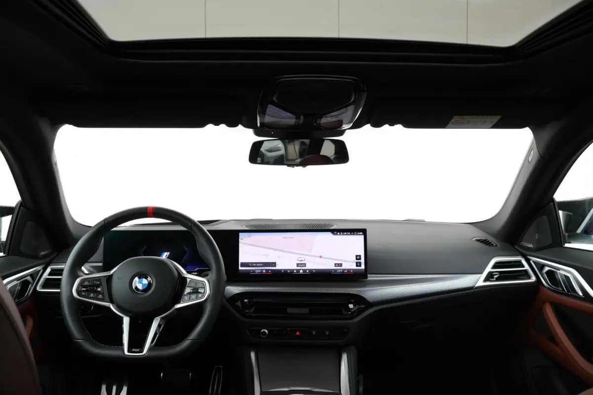 M60 84 kWh | Sport Pakket Pro | Panorama Dak | Harman Kardon | Elektr. Stoelen | Driving Assistant Professional | 20'' LM |