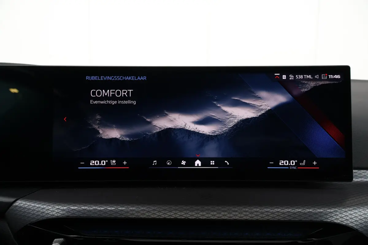 M60 84 kWh | Sport Pakket Pro | Panorama Dak | Harman Kardon | Elektr. Stoelen | Driving Assistant Professional | 20'' LM |