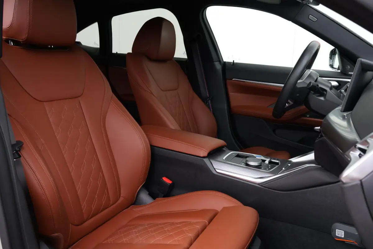 M60 84 kWh | Sport Pakket Pro | Panorama Dak | Harman Kardon | Elektr. Stoelen | Driving Assistant Professional | 20'' LM |