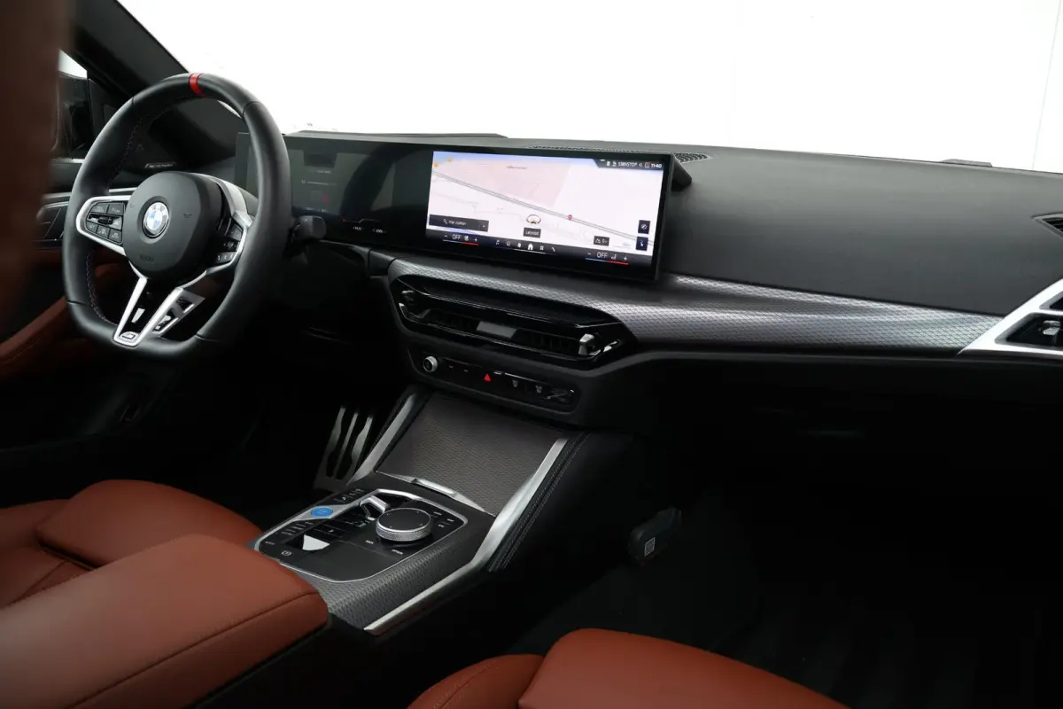 M60 84 kWh | Sport Pakket Pro | Panorama Dak | Harman Kardon | Elektr. Stoelen | Driving Assistant Professional | 20'' LM |