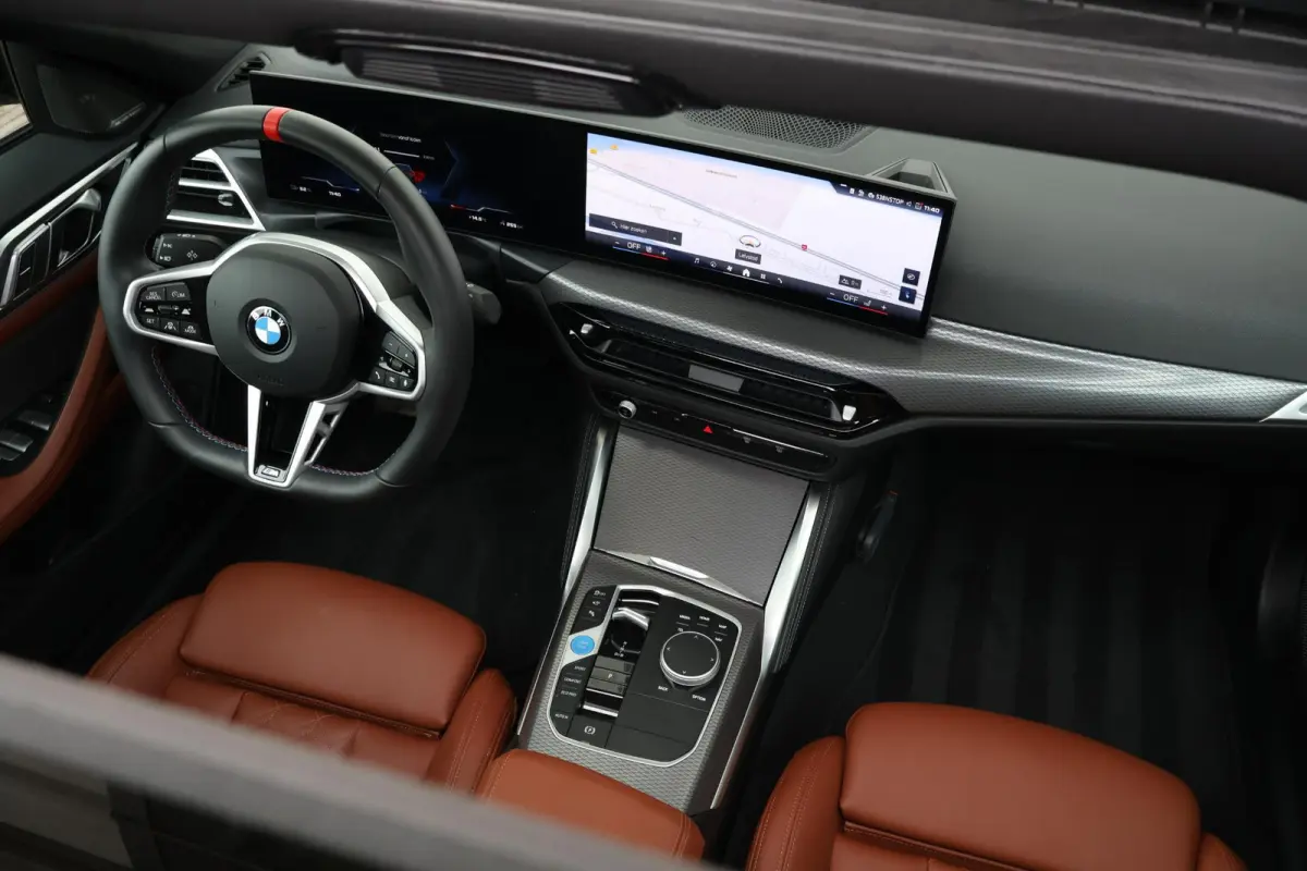 M60 84 kWh | Sport Pakket Pro | Panorama Dak | Harman Kardon | Elektr. Stoelen | Driving Assistant Professional | 20'' LM |